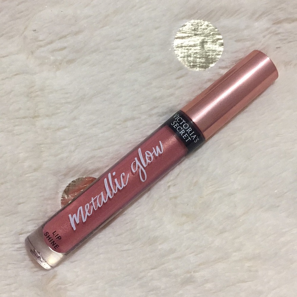 Victoria’s Secret lip shine in the color rose gold